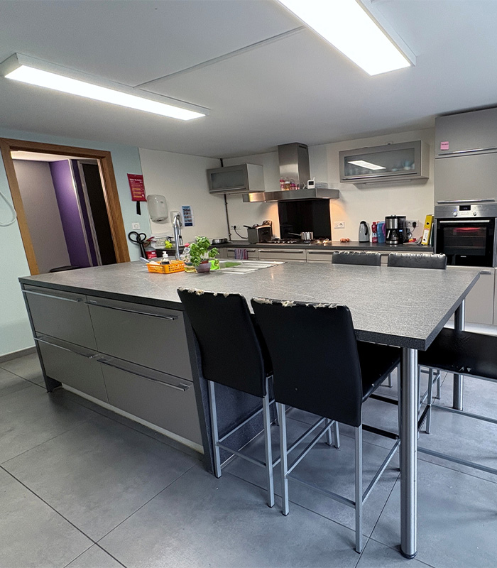 Cuisine commune pour les enfants.