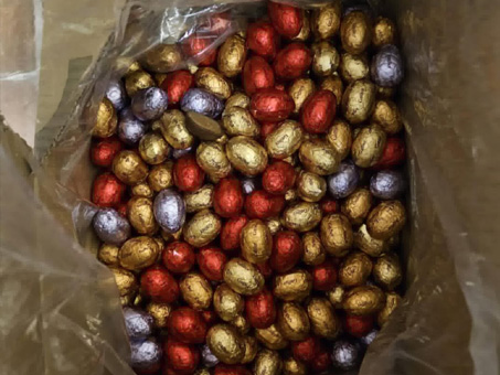 Paquet d'oeufs en chocolat.