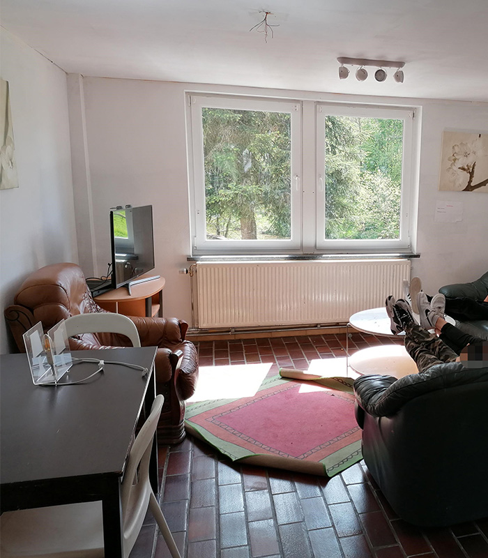 Salon avec des enfants.