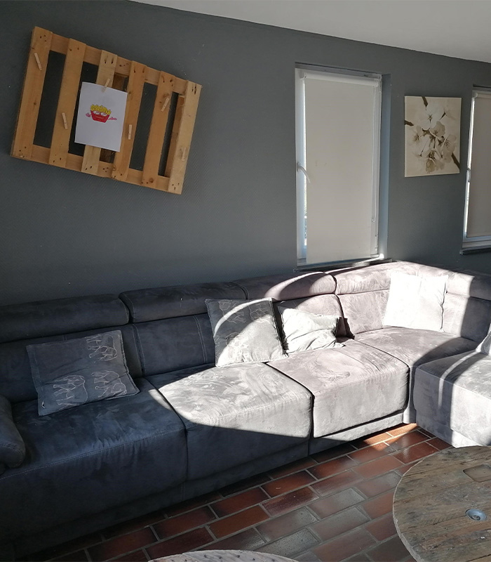 Salon avec des enfants.