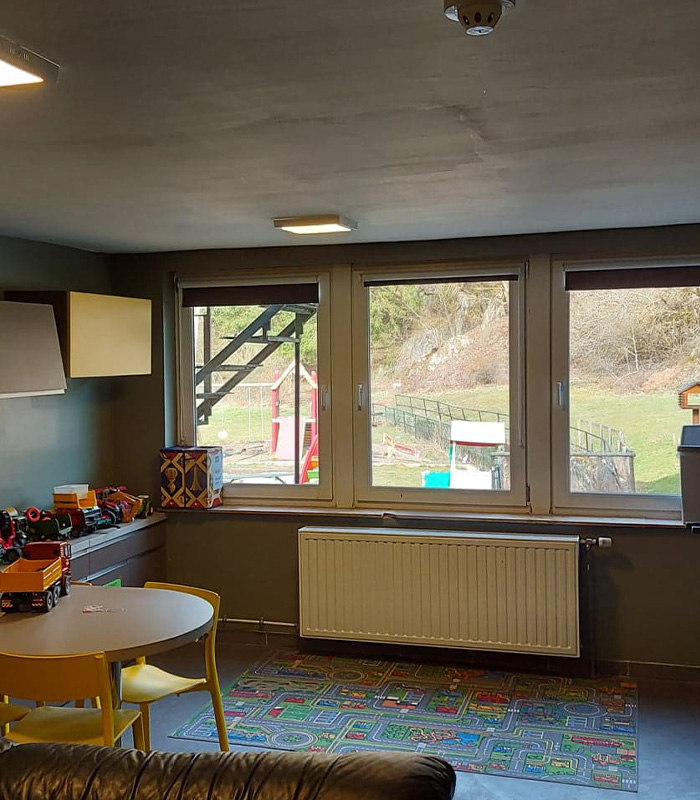 Salon avec des enfants.